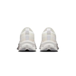 On CLOUDTILT MOON Baskets basses white frost