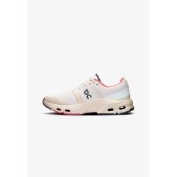 On CLOUDPULSE Chaussures de course cream salmon