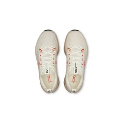 On CLOUDSURFER MAX Chaussures de running sur route ivory salmon