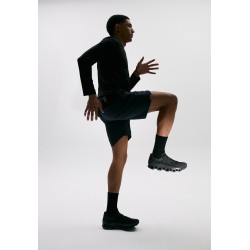 On CLOUDMONSTER Chaussures de running sur route all black